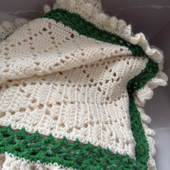 Vintage Crochet Blanket Throw Handmade Creamy White With Green Trim Immaculate - Picture 8 of 11